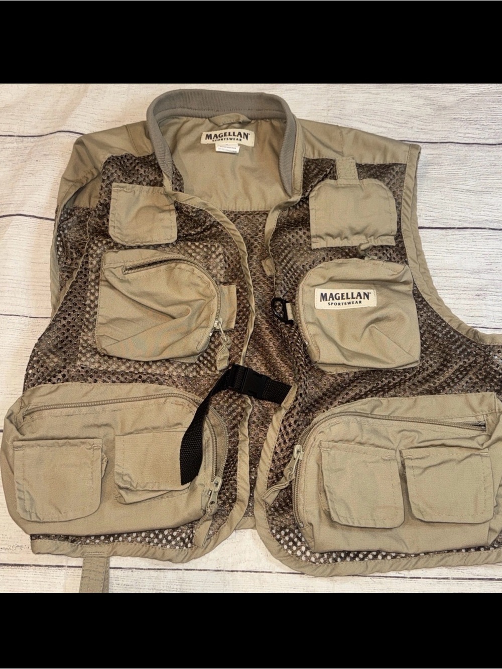 Magellan Mens Fly Fishing Vest Size Medium Khaki Vented Outdoor Zip Pockets M